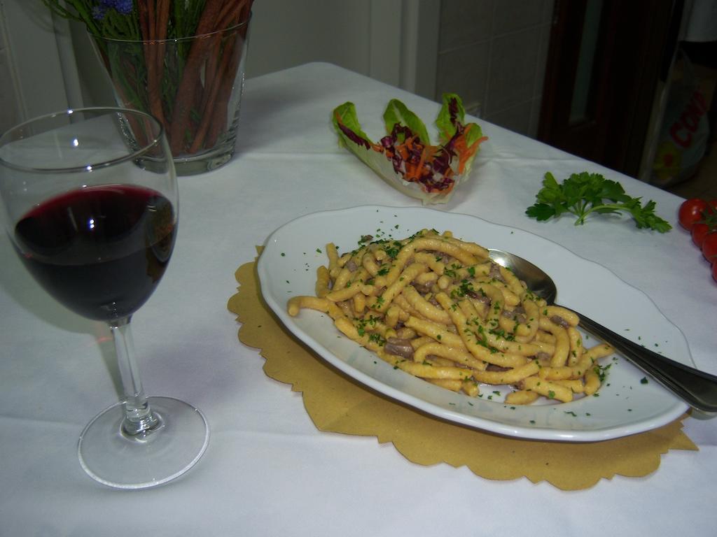 Agriturismo Lo Sgorzolo Pergola Bagian luar foto