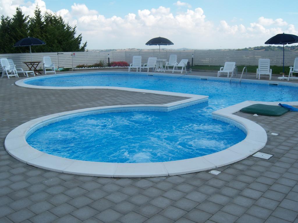 Agriturismo Lo Sgorzolo Pergola Bagian luar foto